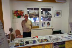 Manfred Suwalski am Stand von Małgorzata Suwalski
